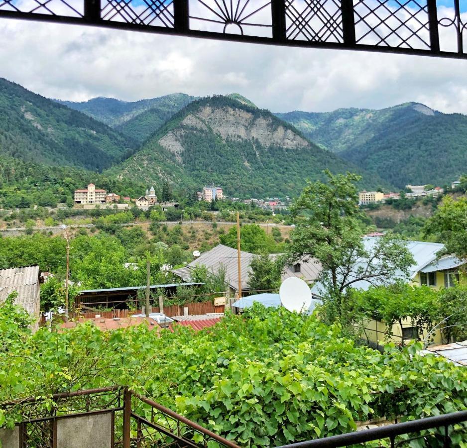 Achela's Guesthouse Borjomi Eksteriør billede